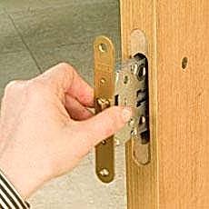 Установка замка | Компания «Отделка и Ремонт» замена замка